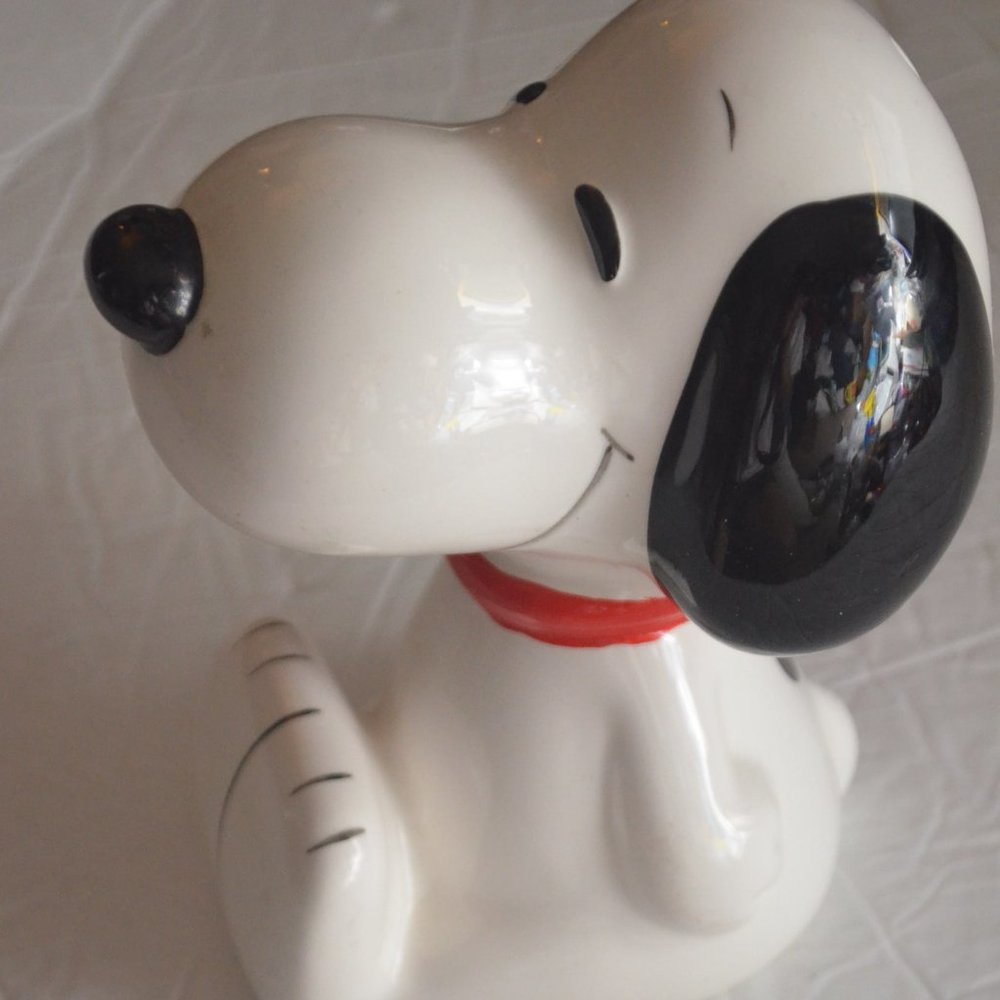 Vintage Peanuts Snoopy Ceramic Bank (United Features Syndicate, 1966) Japan